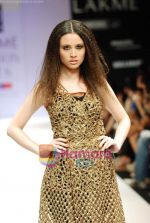 Model walks the ramp for Rehane Show at Lakme Winter fashion week day 4 on 20th Sept 2010 (18).JPG